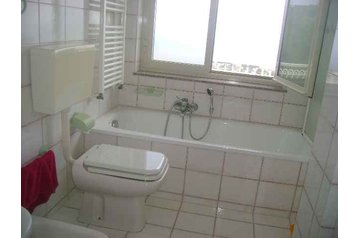 Italy Chata Gioiosa Marea, Exterior